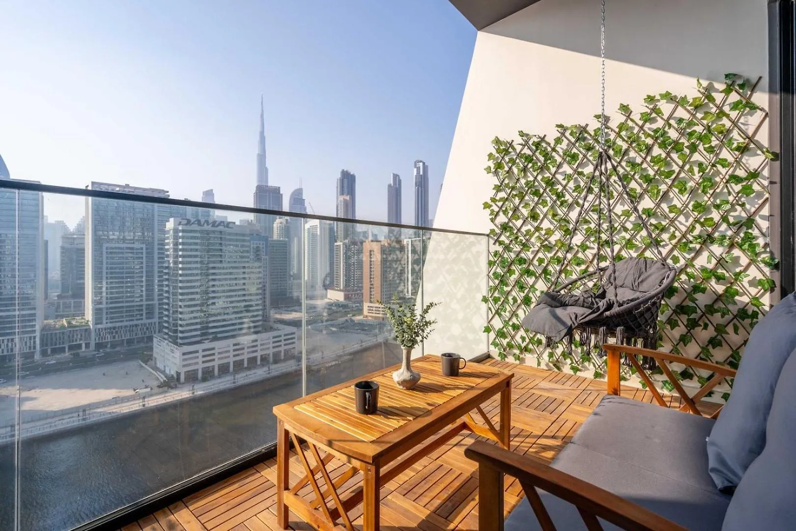 Guestready - Lux Home With Skyline View contacts